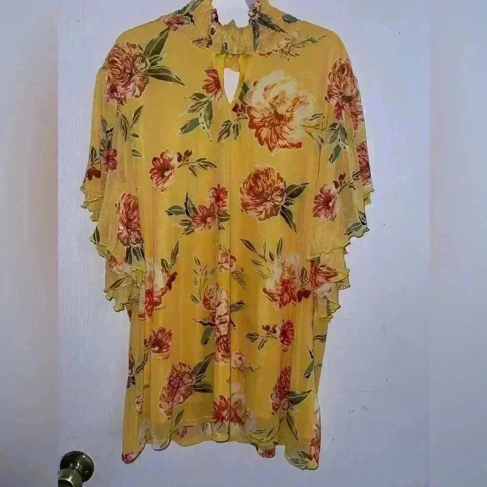 So It Is Blouse Women's 1X Yellow Floral Short Sleeve Ruffle Flutter Sheer Lined